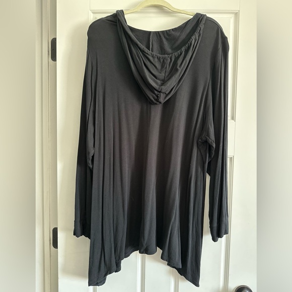 Women’s plus size 26W/28W Avenue Relaxed Tunic Top with Long Sleeves. - Picture 5 of 9